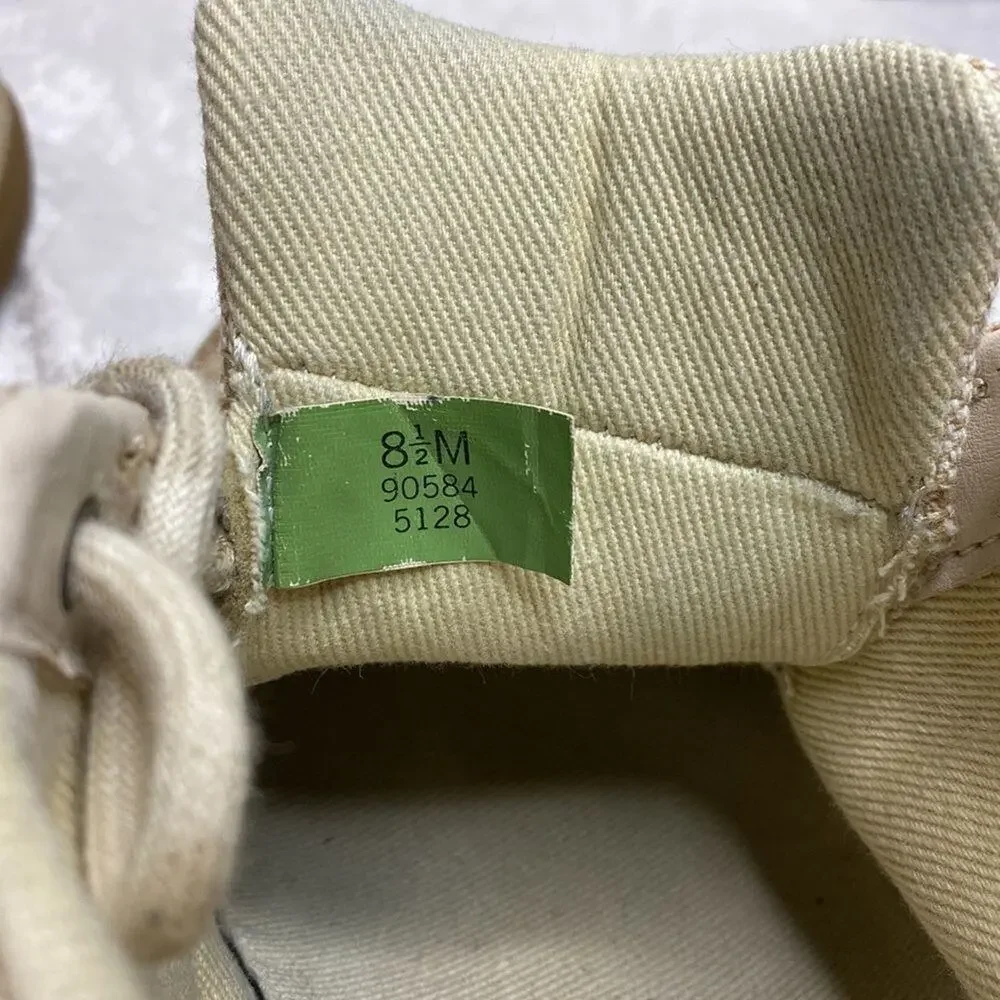 Timberland beige lace up canvas shoe size 8.5